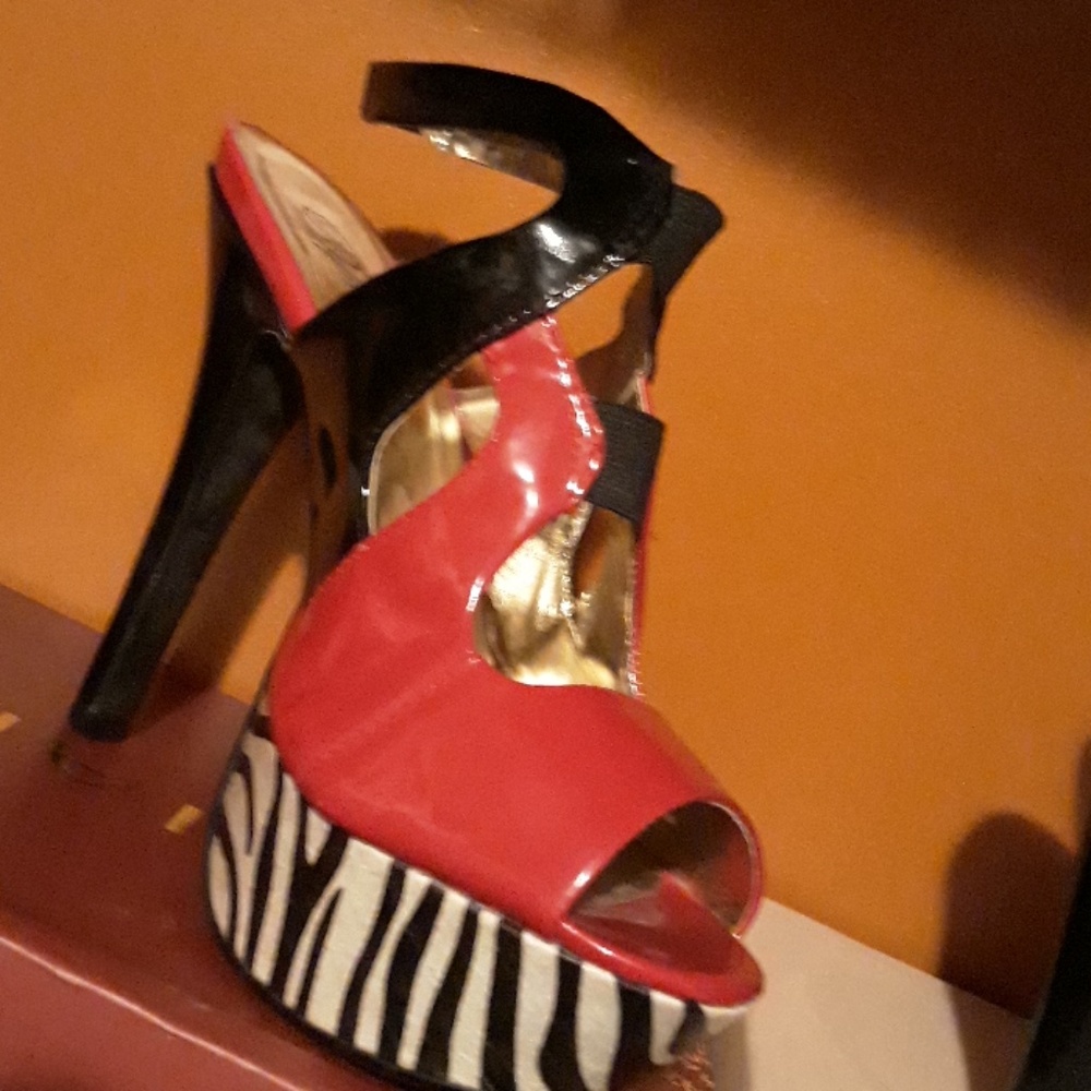 Shoes - Picture 3 of 4